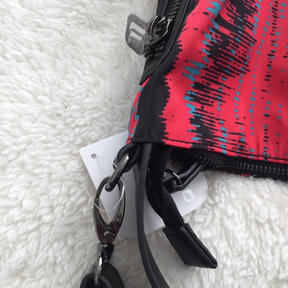 New Fabletics Hermosa Sling Tote in Heat Wave - Picture 6 of 8